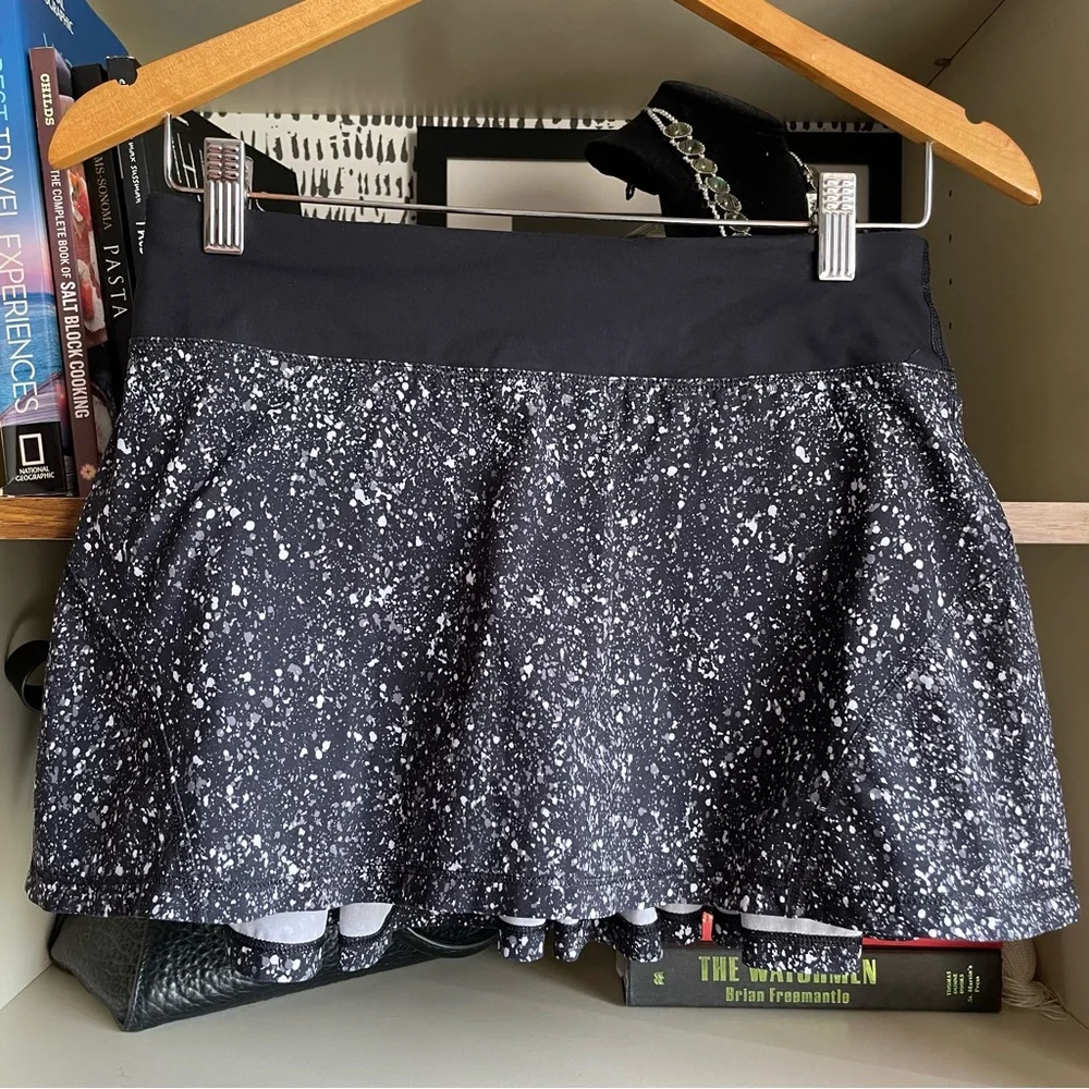 Lululemon Sz 4 Circuit Breaker Skirt Skort Splatter White Black EUC - Picture 2 of 12